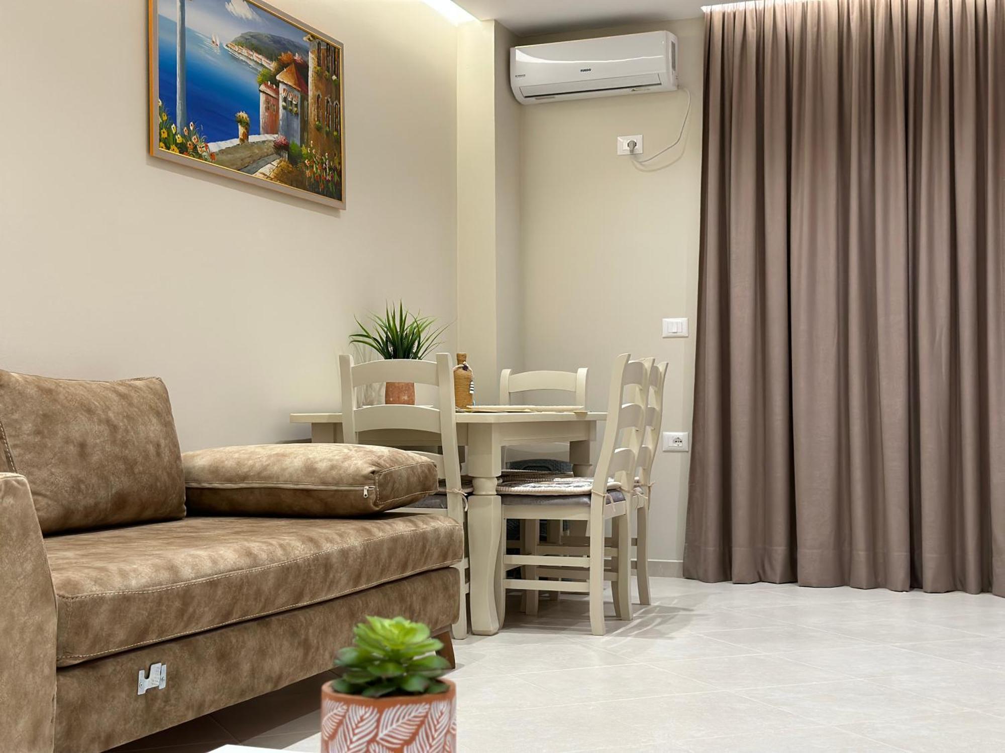 Beachfront Apartment With Balcony Vlore Exterior photo